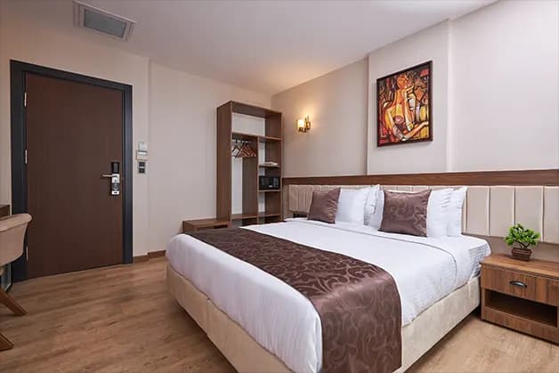 Deluxe Balcony Room