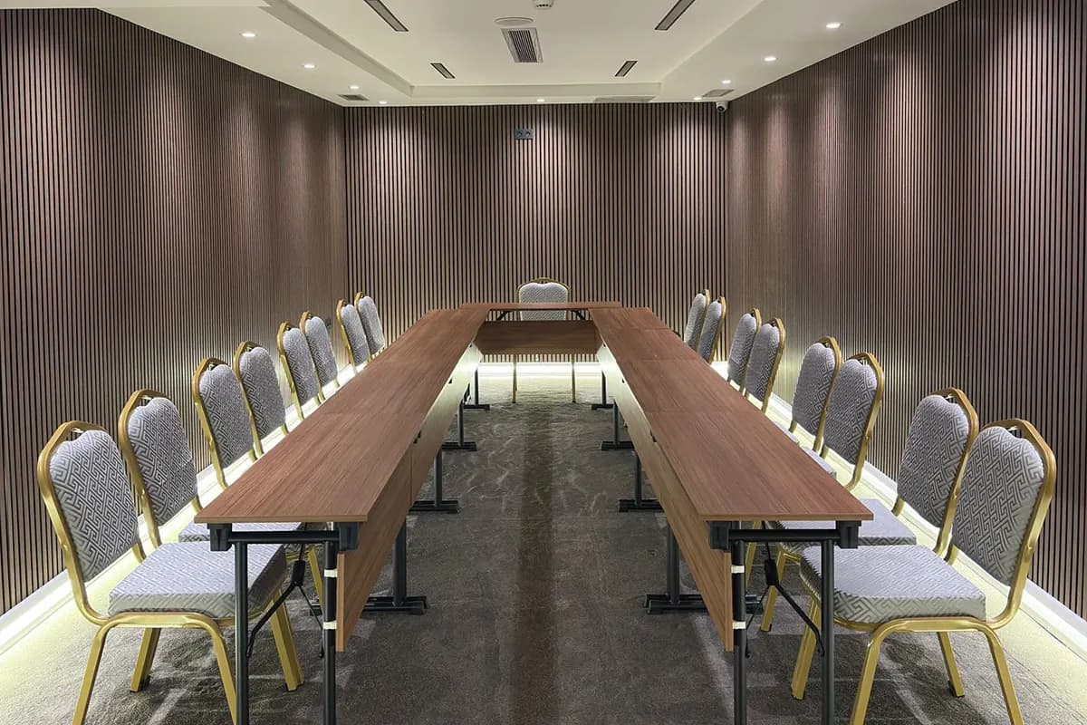 Meeting room in U-shape layout